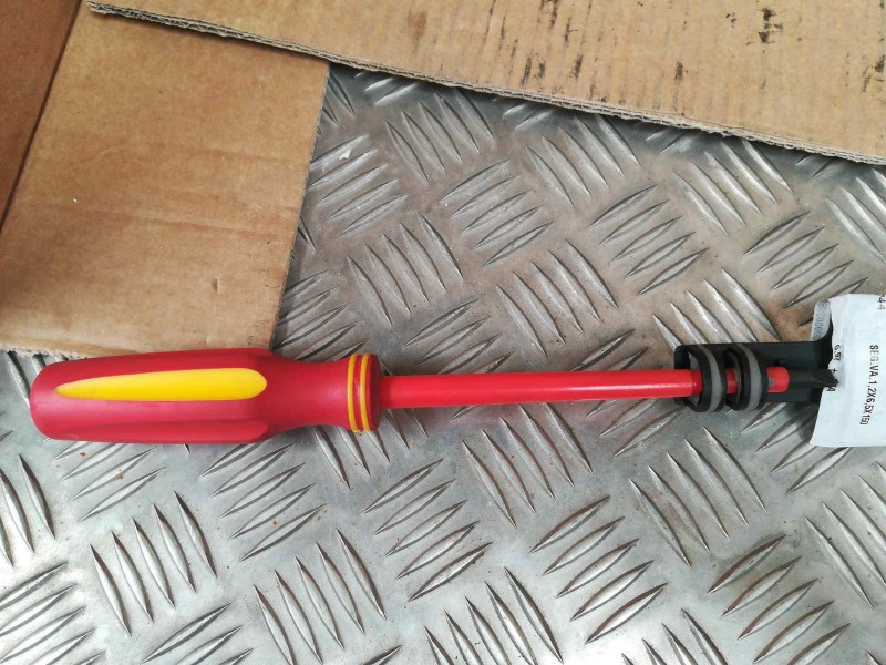 Recambio de destornillador maurer para » otros... no usar standard referencia OEM IAM 2324988 SEG.VA.1,2X6,5X150 