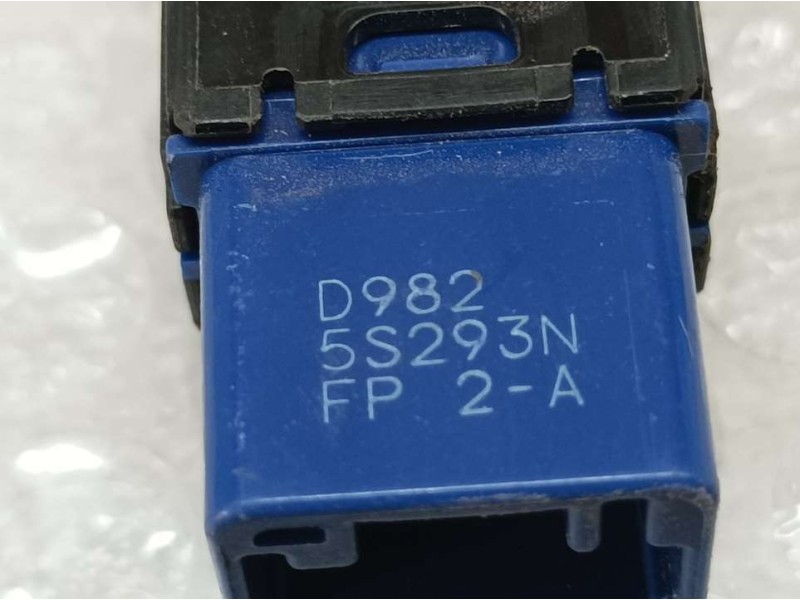 Recambio de interruptor para toyota land cruiser (j15) gx referencia OEM IAM D9825S23N  CONTROL DE TRACCION