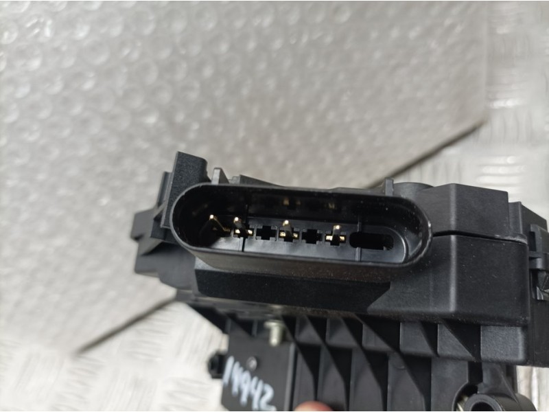 Recambio de cerradura puerta delantera derecha para ford focus lim. (cb8) trend referencia OEM IAM BM5AA21812BG 921760106 ELECTR