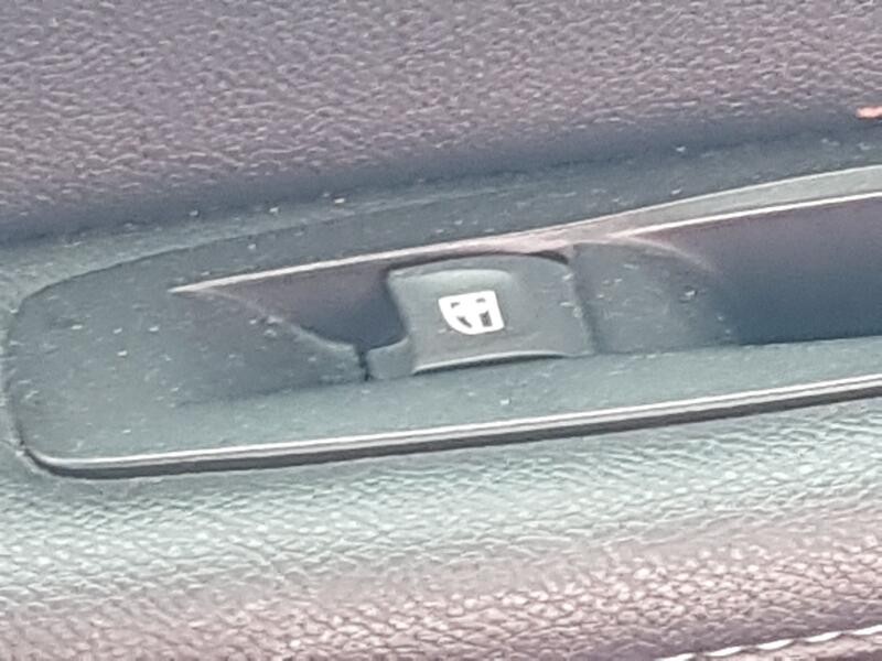 Recambio de mando elevalunas trasero derecho para renault megane iv hatchback (b9a/m/n_) 1.5 dci 110 (b9a3) referencia OEM IAM 2