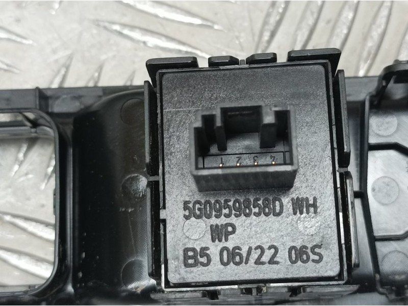 Recambio de mando elevalunas delantero izquierdo para skoda scala (nw) active referencia OEM IAM 5G0959858D  