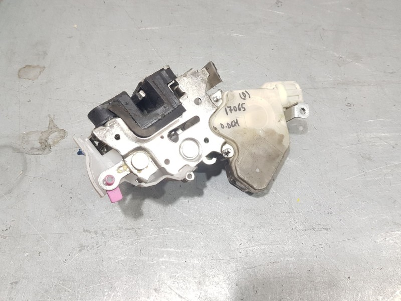 Recambio de cerradura puerta delantera derecha para nissan nt400 cabstar (f24m) 28.12, 32.12, 35.12 (f91an) referencia OEM IAM 8