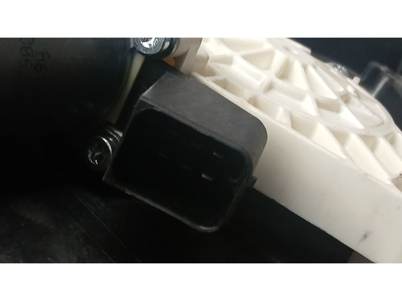 Recambio de elevalunas delantero izquierdo para mercedes-benz cla (w117) cla 200 referencia OEM IAM A1177200179 ELECTRICO 6 PINS