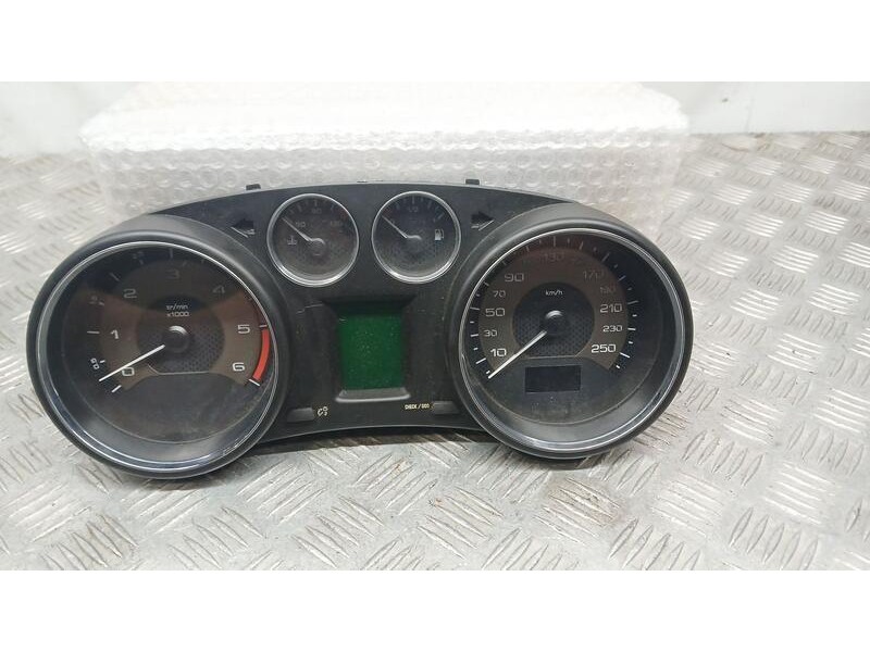 Recambio de cuadro instrumentos para peugeot rcz basis referencia OEM IAM 554001557300  