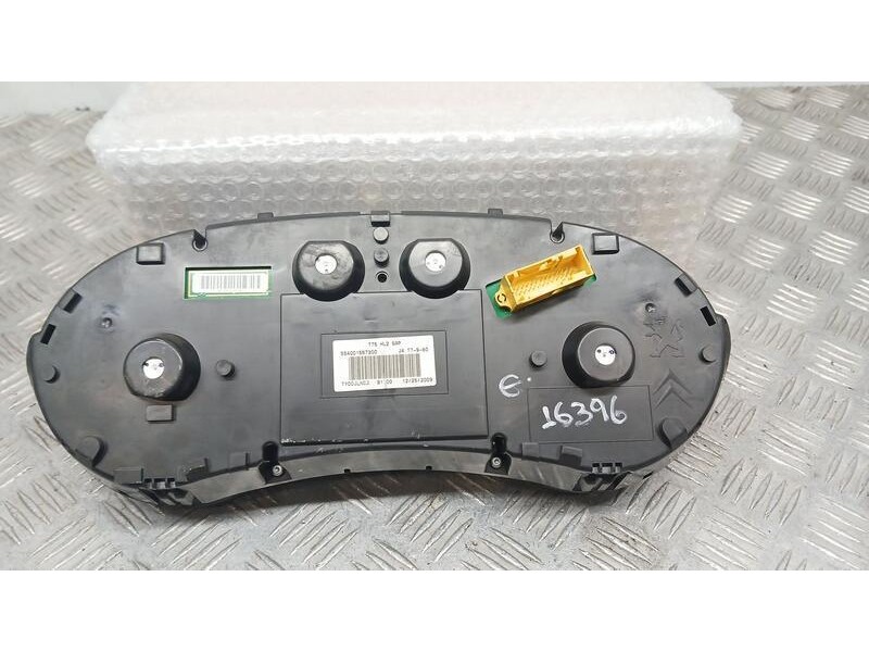 Recambio de cuadro instrumentos para peugeot rcz basis referencia OEM IAM 554001557300  