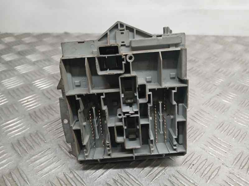 Recambio de caja reles / fusibles para fiat stilo (192) 1.9 120 dynamic multijet referencia OEM IAM 51773289  