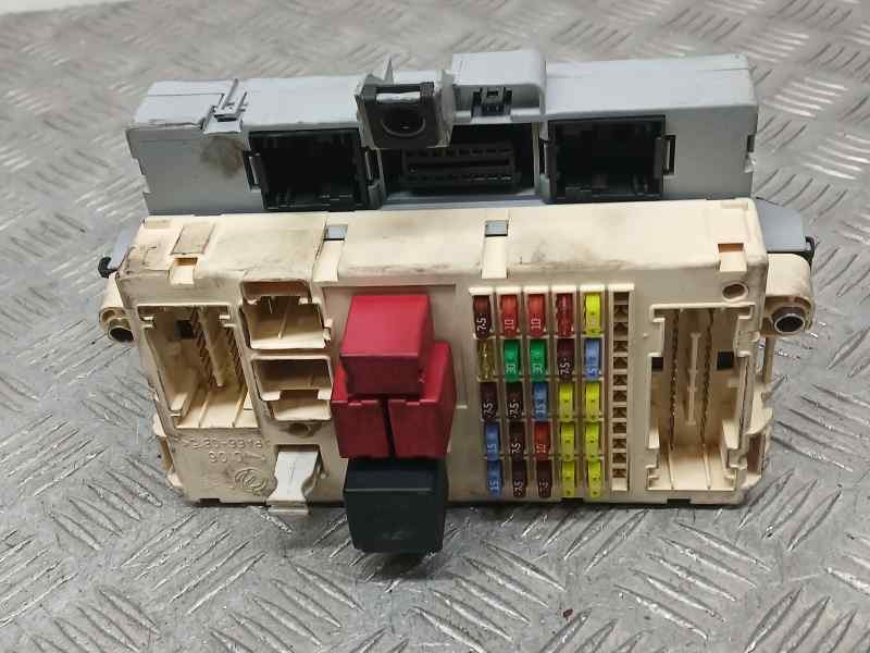 Recambio de caja reles / fusibles para fiat stilo (192) 1.9 120 dynamic multijet referencia OEM IAM 51755127 501209830030 MAGNET