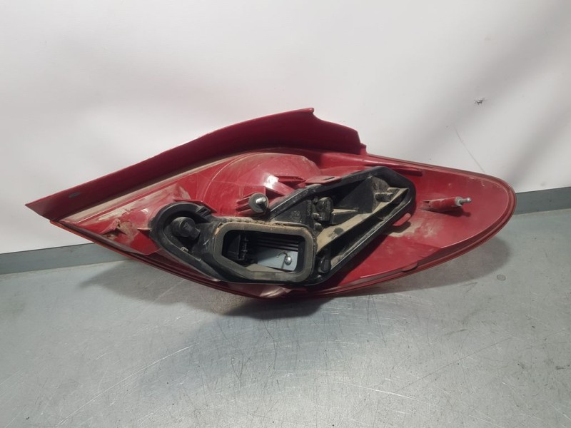 Recambio de piloto trasero izquierdo para peugeot 207 x-line referencia OEM IAM 6350Y7  ROZADO