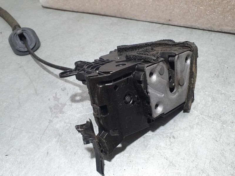 Recambio de cerradura puerta delantera derecha para renault captur life referencia OEM IAM 805020401R 40627224 