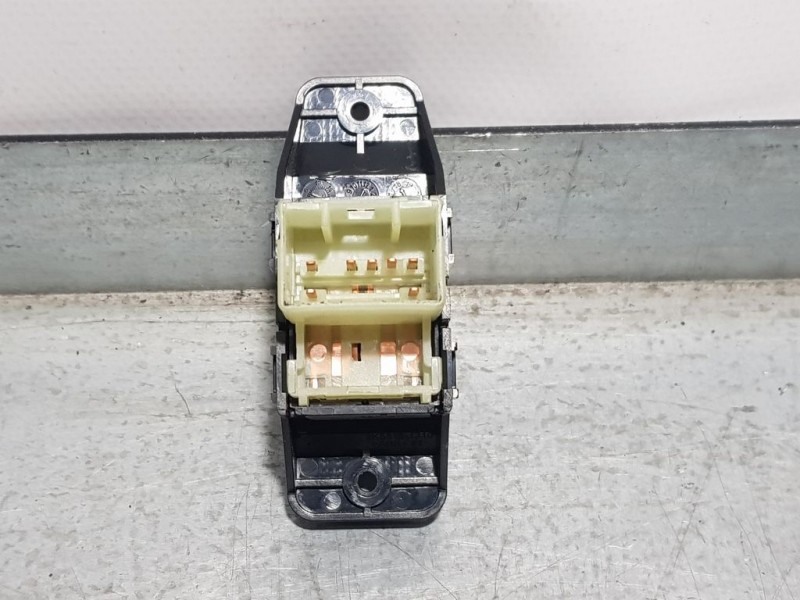 Recambio de mando elevalunas trasero derecho para hyundai kona pure referencia OEM IAM 3K552B1200  
