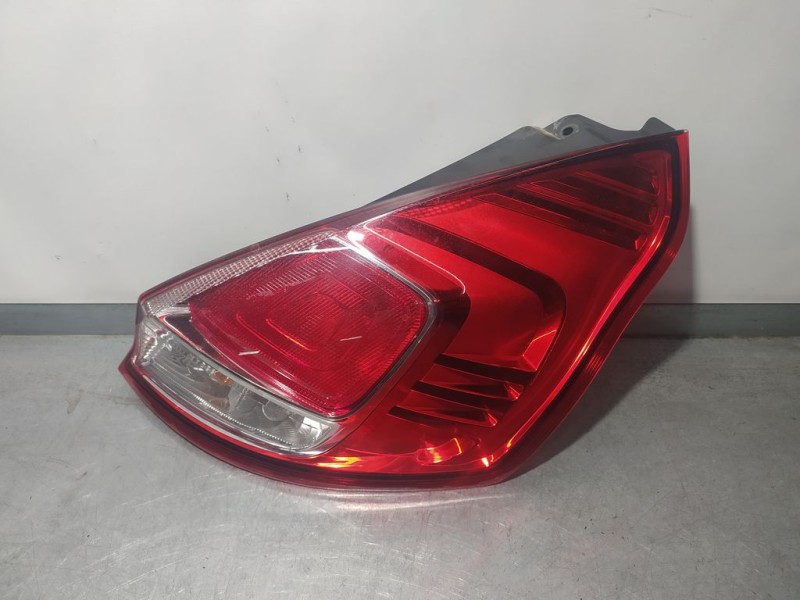 Recambio de piloto trasero derecho para ford fiesta (ccn) trend referencia OEM IAM 1877010  RAYADO