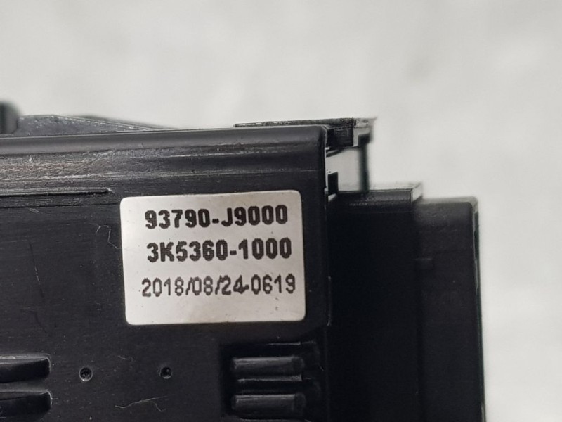 Recambio de warning para hyundai kona pure referencia OEM IAM 93790J9000  