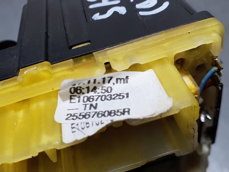 Recambio de mando limpia para renault captur zen referencia OEM IAM 255676085R E106703251 