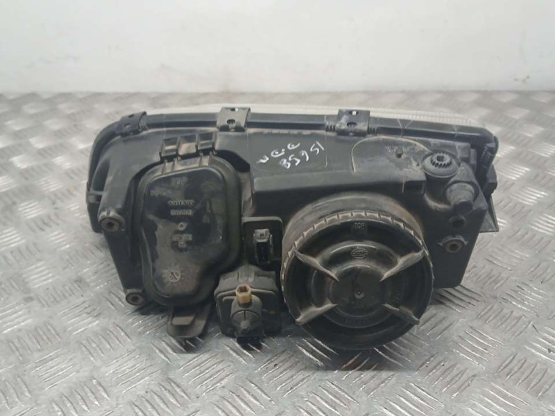 Recambio de faro derecho para volvo s70 berlina 2.0 referencia OEM IAM 8628618  