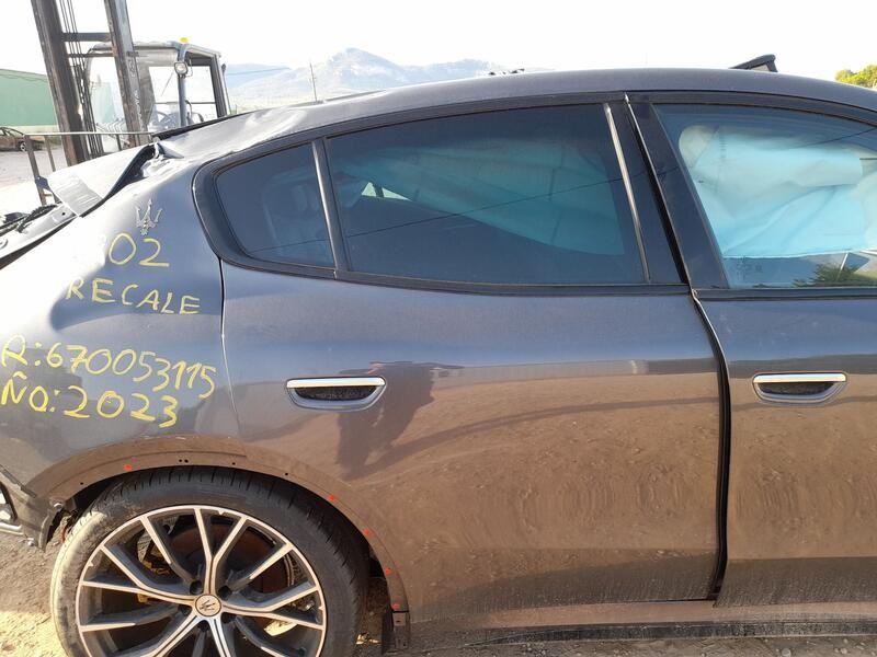Recambio de puerta trasera derecha para maserati grecale modena mild hybrid q4 referencia OEM IAM   