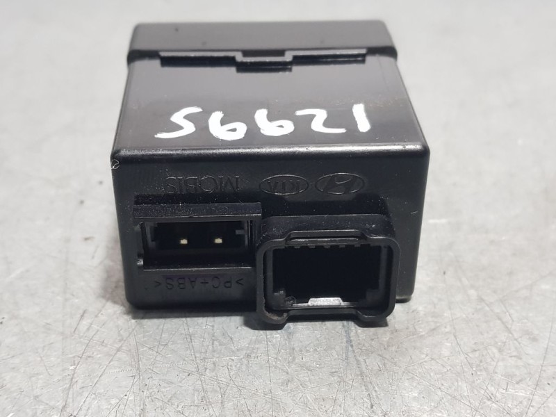 Recambio de conexion usb/aux para hyundai kona pure referencia OEM IAM 96120J9500  