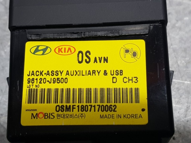 Recambio de conexion usb/aux para hyundai kona pure referencia OEM IAM 96120J9500  