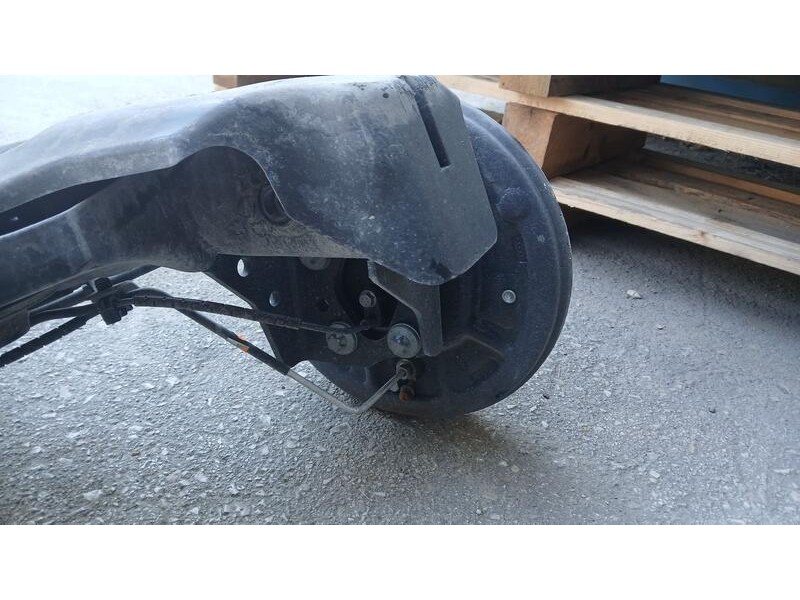 Recambio de puente trasero para renault captur ii evolution referencia OEM IAM 555019165R  TAMBOR , 5 TORNILLOS , C/ ABS