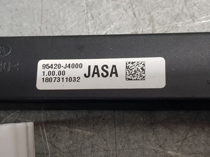 Recambio de modulo electronico para hyundai kona pure referencia OEM IAM 95420J4000 1807311032 