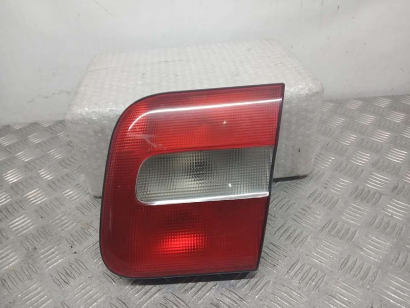 Recambio de piloto trasero derecho para volvo s70 berlina 2.0 referencia OEM IAM 9157009  INTERIOR TOCADO