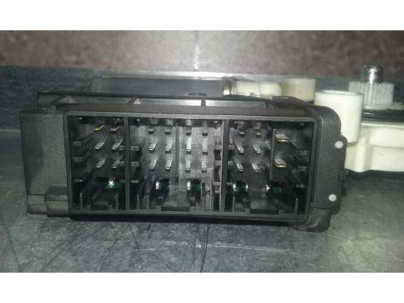 Recambio de motor elevalunas delantero derecho para seat ibiza (6l1) fresh referencia OEM IAM 6Q2959801A 26 PINS 