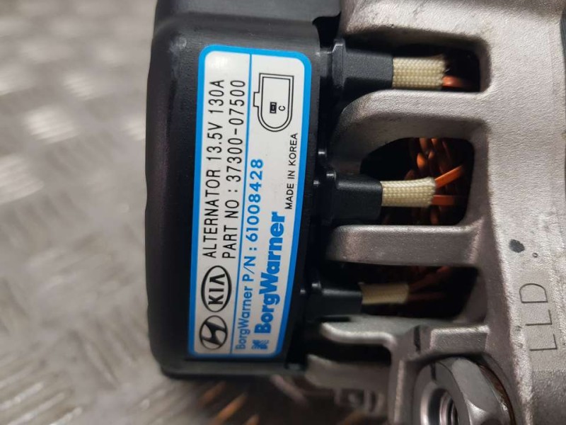 Recambio de alternador para hyundai i 20 esence referencia OEM IAM 61008428  