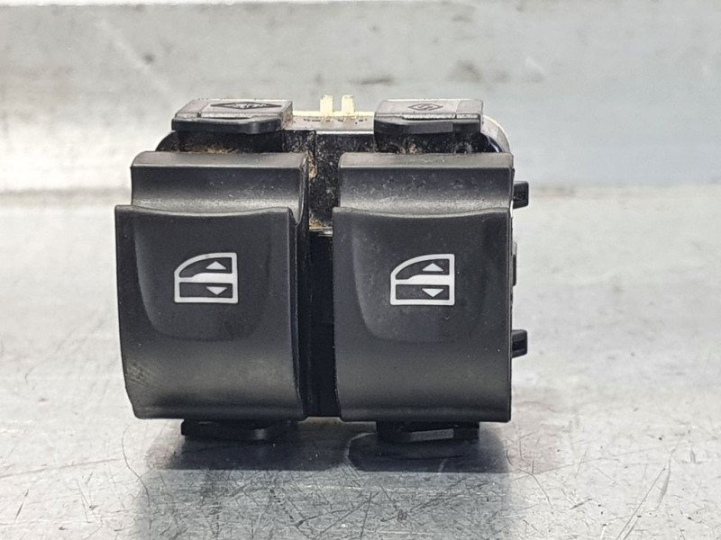 Recambio de mando elevalunas delantero izquierdo para renault clio iv limited referencia OEM IAM 254118722R  