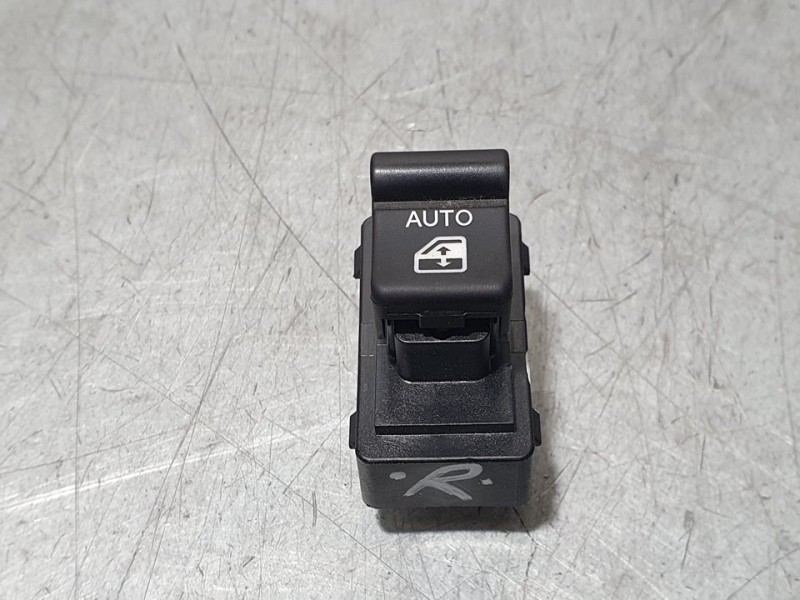 Recambio de mando elevalunas delantero derecho para jeep renegade longitude 4x2 referencia OEM IAM 0735603932  