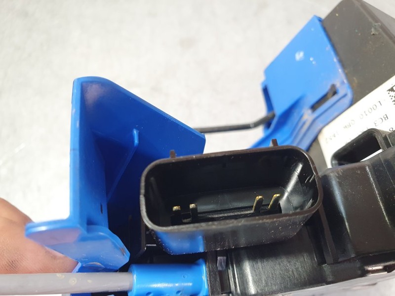Recambio de cerradura puerta delantera izquierda para hyundai i 20 esence referencia OEM IAM 81310Q0000  4 PINES