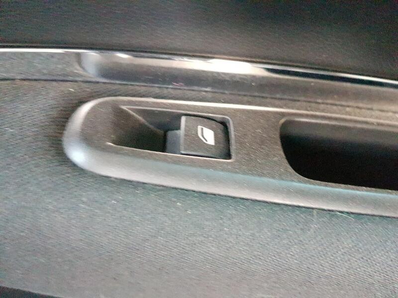 Recambio de mando elevalunas trasero derecho para peugeot 5008 (0u_, 0e_) 1.2 referencia OEM IAM 6490RK  