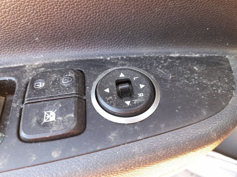 Recambio de mando elevalunas delantero izquierdo para hyundai i10 ii (ba, ia) 1.2 referencia OEM IAM 93570B42004 C/MANDO RETROVI