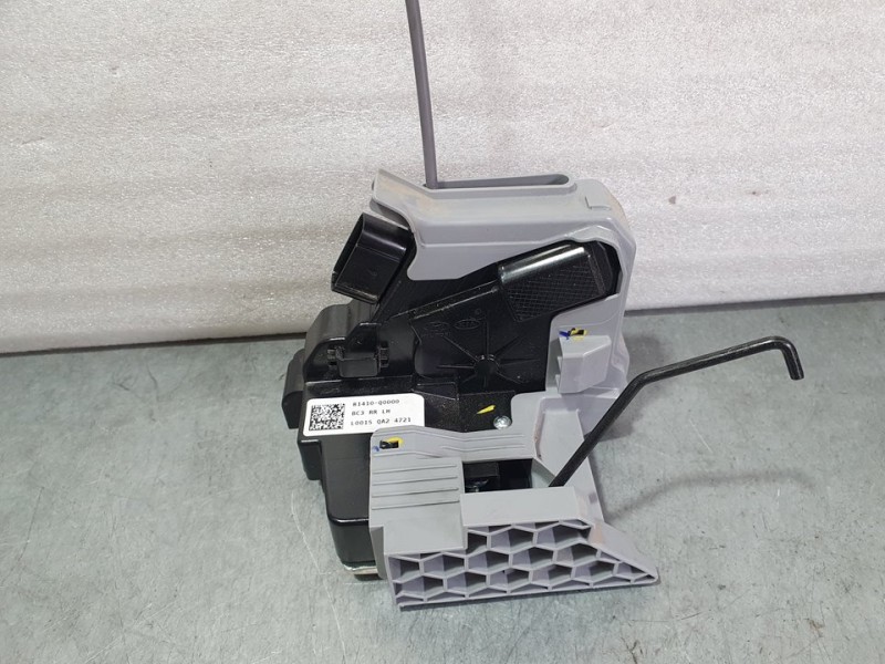 Recambio de cerradura puerta trasera izquierda para hyundai i 20 esence referencia OEM IAM 81410Q0000  4 PINES
