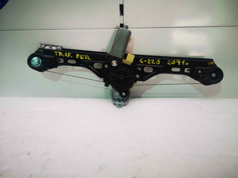 Recambio de elevalunas trasero derecho para mercedes-benz clase c (w203) berlina 2.2 cdi cat referencia OEM IAM  104047 6 PINS