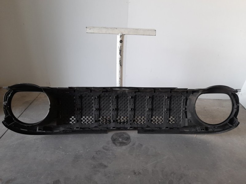 Recambio de rejilla delantera para jeep renegade longitude 4x2 referencia OEM IAM 735771853  TOCADA