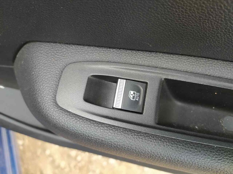 Recambio de mando elevalunas trasero derecho para renault clio v zen referencia OEM IAM 254114723R  