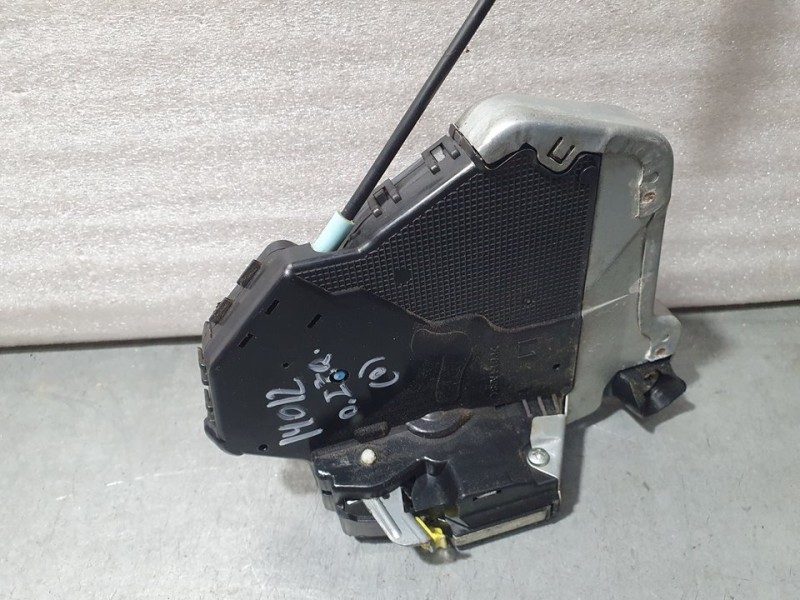 Recambio de cerradura puerta delantera izquierda para lexus is 300h referencia OEM IAM SIN REF  10 PINES