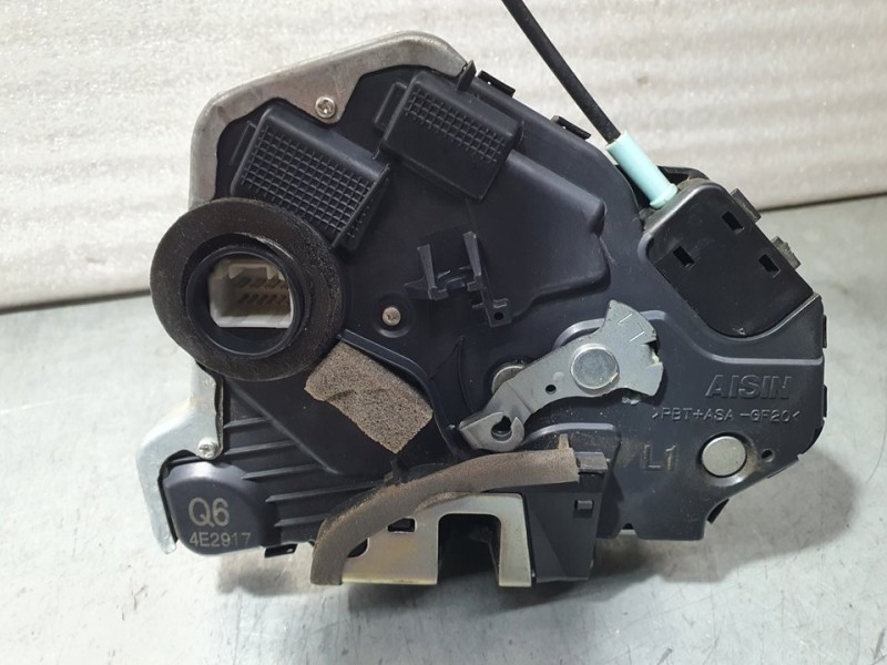 Recambio de cerradura puerta delantera izquierda para lexus is 300h referencia OEM IAM SIN REF  10 PINES