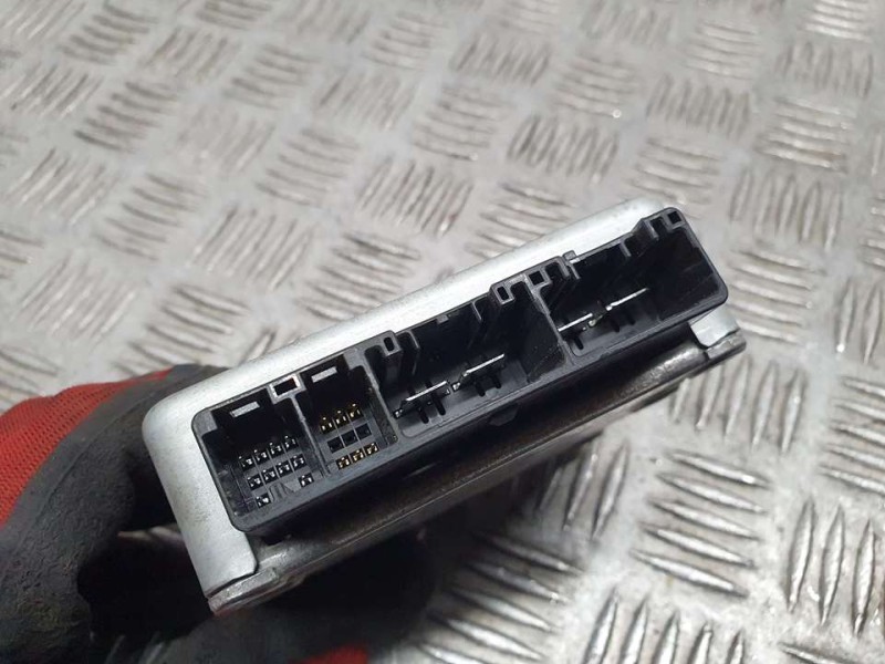 Recambio de modulo electronico para toyota yaris hsd active referencia OEM IAM 896500D332 6900003174 JTEKT