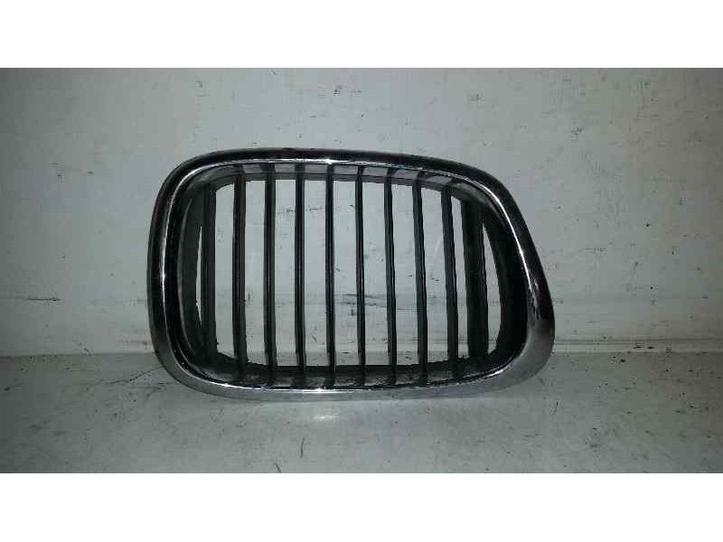 Recambio de rejilla delantera para bmw serie 5 berlina (e39) 520i referencia OEM IAM  PESTAÑAS ROTAS DERECHA