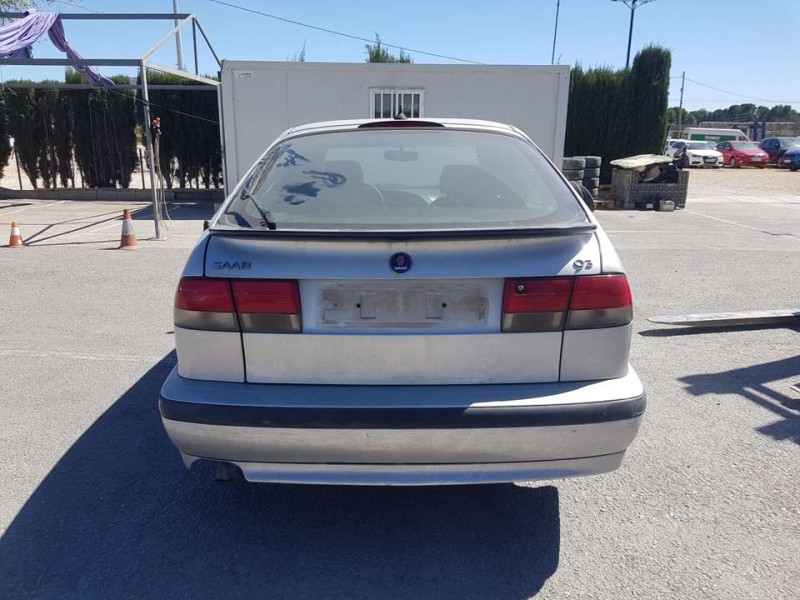 saab 9-3 berlina del año 2001