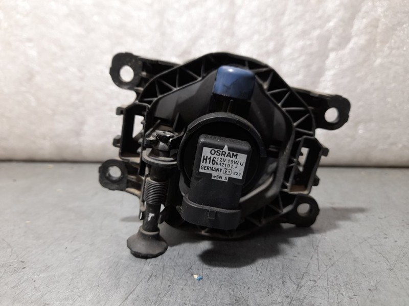 Recambio de faro antiniebla derecho para dacia duster sl eficacia 4x4 referencia OEM IAM 261500097R 89208691 VALEO