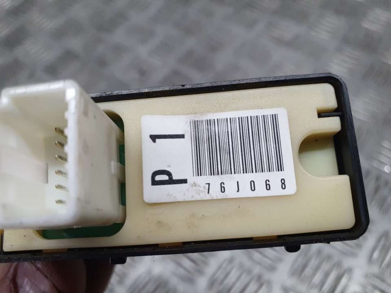 Recambio de mando elevalunas delantero derecho para lexus is 300h referencia OEM IAM 76J068  