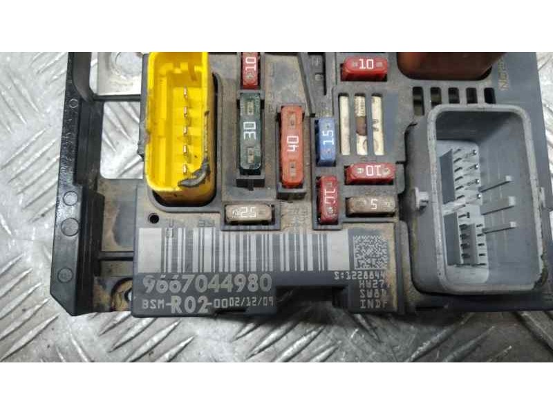 Recambio de caja reles / fusibles para peugeot 5008 premium referencia OEM IAM 9667044980  