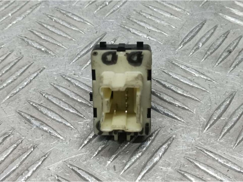 Recambio de mando elevalunas delantero derecho para dacia duster sl eficacia 4x4 referencia OEM IAM 254217475R  