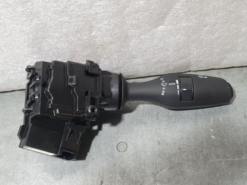 Recambio de mando limpia para lexus is 300h referencia OEM IAM 3065017F774  