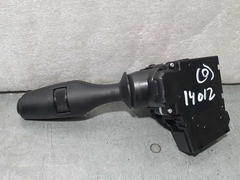 Recambio de mando limpia para lexus is 300h referencia OEM IAM 3065017F774  