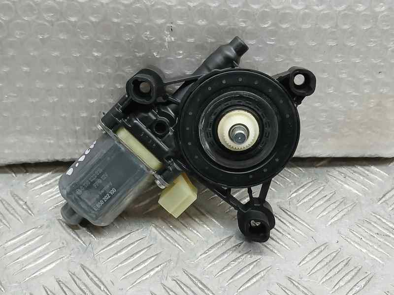Recambio de motor elevalunas delantero derecho para seat ateca (kh7) style plus referencia OEM IAM 5Q0959802B 0130822716 BOSCH