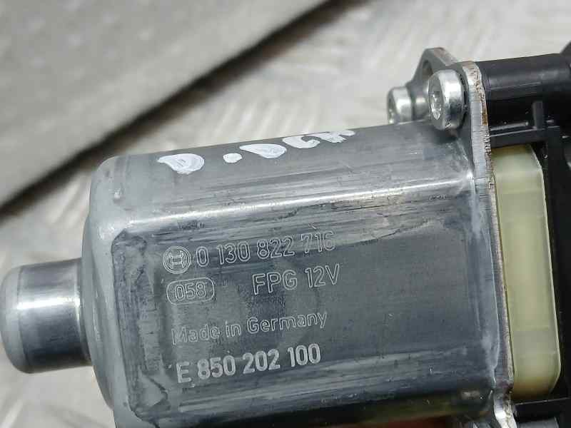 Recambio de motor elevalunas delantero derecho para seat ateca (kh7) style plus referencia OEM IAM 5Q0959802B 0130822716 BOSCH