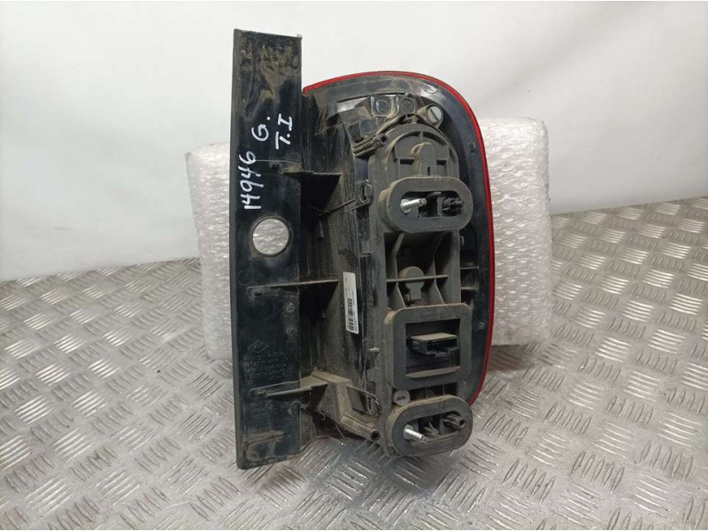 Recambio de piloto trasero izquierdo para dacia duster sl eficacia 4x4 referencia OEM IAM 265551679R  