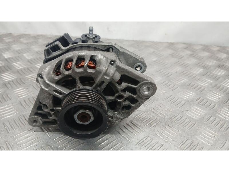 Recambio de alternador para hyundai i20 comfort referencia OEM IAM 373002B101 VALEO 2655447